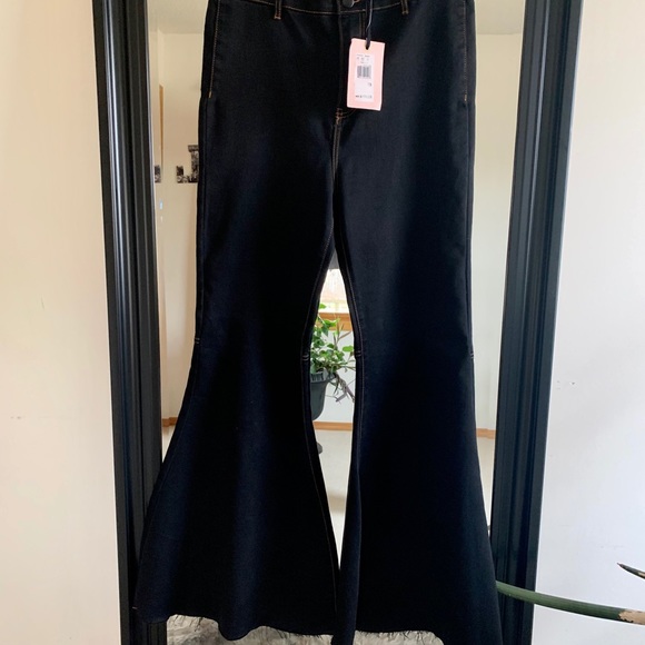 CHELSEA & VIOLET Ultra Bell High Waisted Jeans - Picture 5 of 7